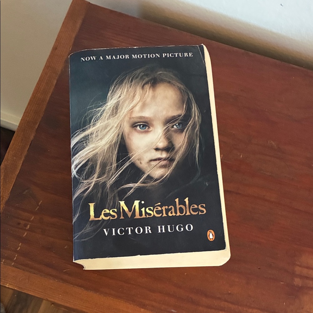 Les Misérables by Victor Hugo Paperback